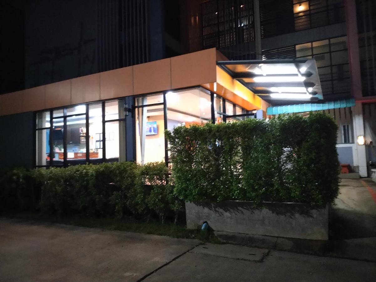 K2 Living Hotel Uttaradit Buitenkant foto
