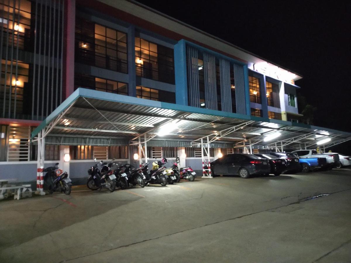 K2 Living Hotel Uttaradit Buitenkant foto