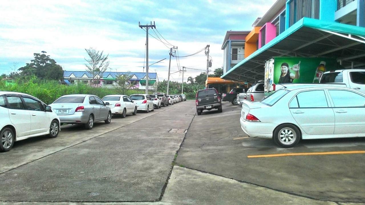 K2 Living Hotel Uttaradit Buitenkant foto