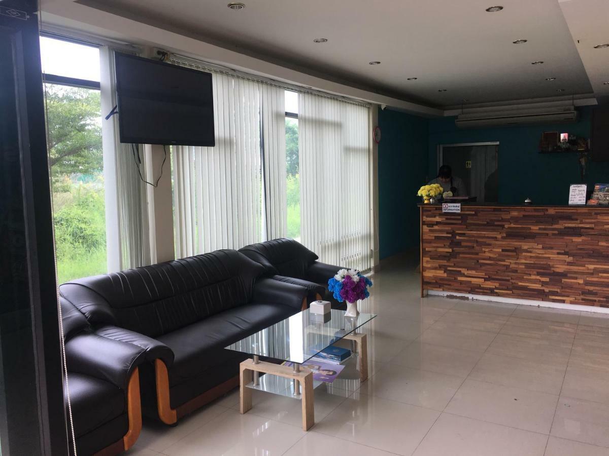 K2 Living Hotel Uttaradit Buitenkant foto